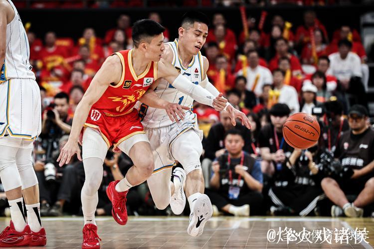 广东53分血洗广厦豪取10连胜 北京力克吉林