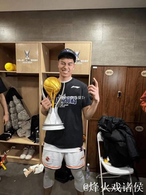 俱乐部杯-李添荣20分上海胜山西 洛夫顿24+12